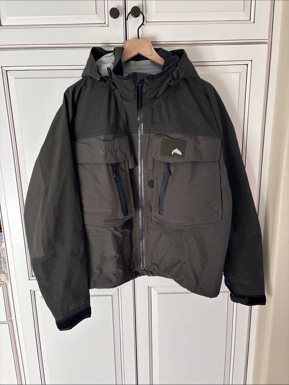 Simms Goretex Pro Guide Fishing Tactical Wading Jacket Rain Hoodie Mens Large